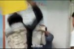 中學學生群毆老師視頻 學生無理老師粗暴