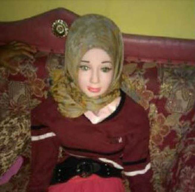 全家供奉充氣娃娃