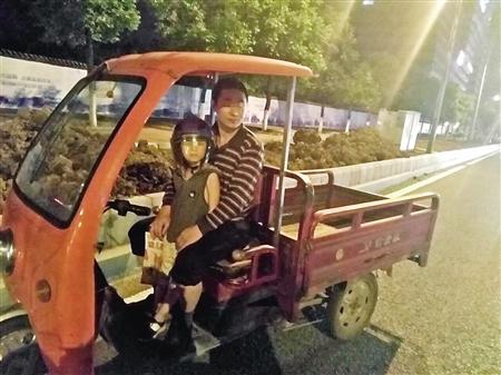 男童與警車飆車