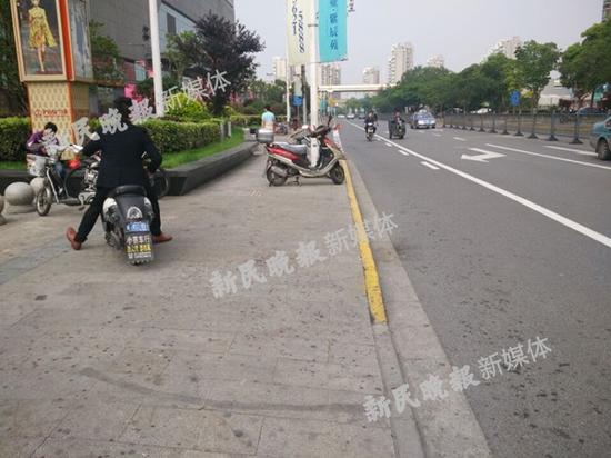 上海萬達持刀傷人