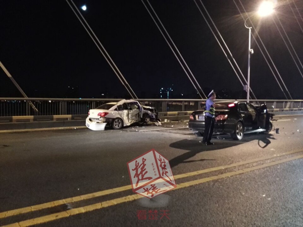 武漢長江二橋車禍