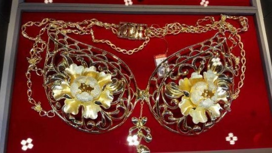 美女穿20萬黃金衣