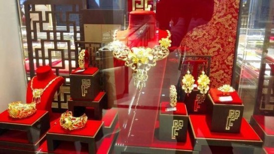 美女穿20萬黃金衣