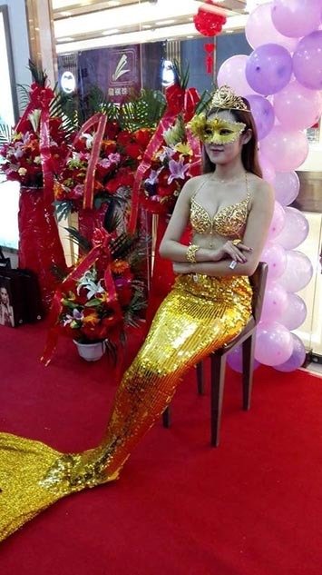 美女穿20萬黃金衣