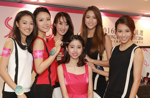 港姐十強短裙亮相