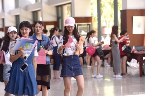中戲開學美女如云