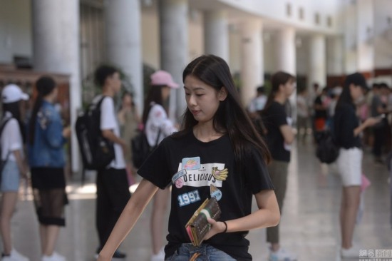 中戲開學美女如云