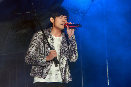 周杰倫演唱會摔倒