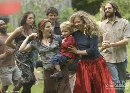 世界最怪異村莊：男女共享老婆和孩子