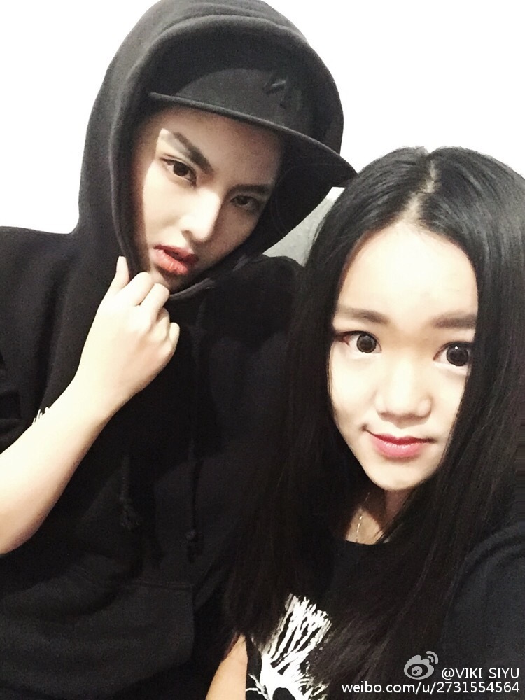 美女化吳亦凡仿妝