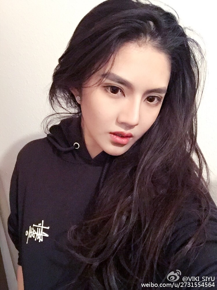 美女化吳亦凡仿妝