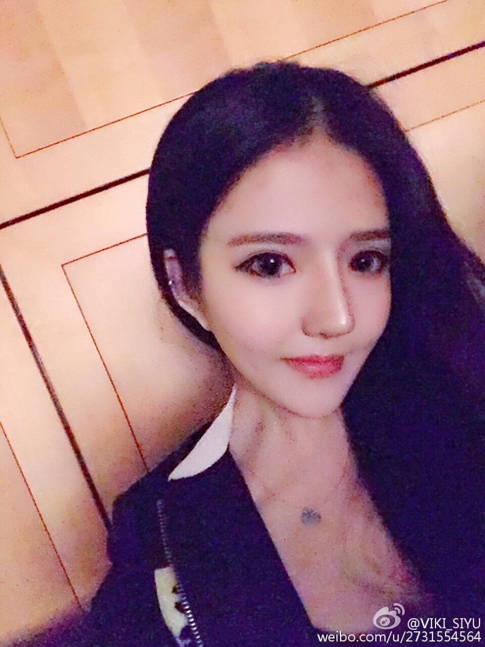 美女化吳亦凡仿妝