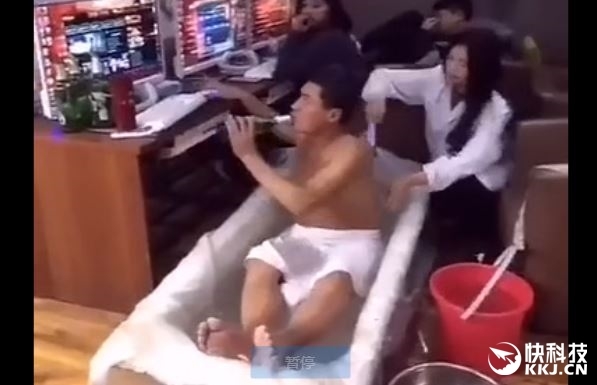 網(wǎng)吧美女搓背服務(wù)