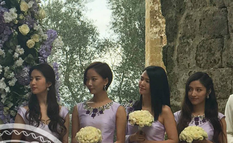 伴娘劉亦菲搶鏡