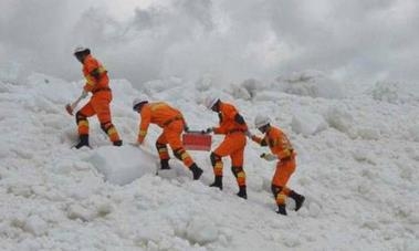 西藏現罕見冰崩