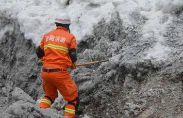 西藏現罕見冰崩