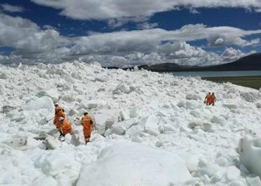 西藏現罕見冰崩