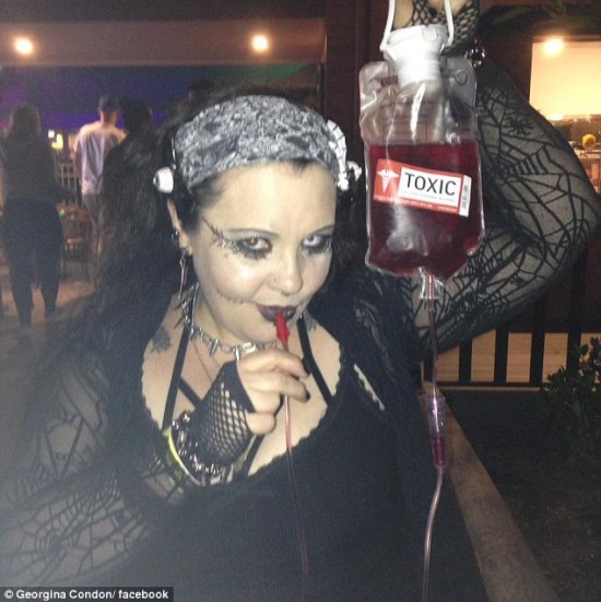 女子定期飲人血