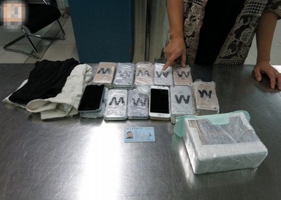 女子襠藏22部手機