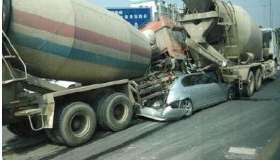 女孩開車直播喪命