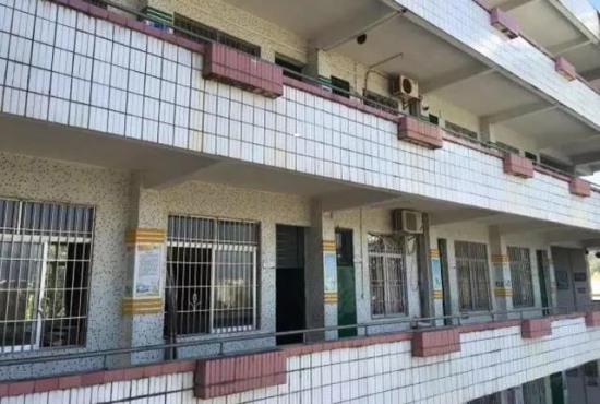 紅星希望小學命案