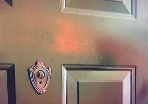 女子門口被放心臟