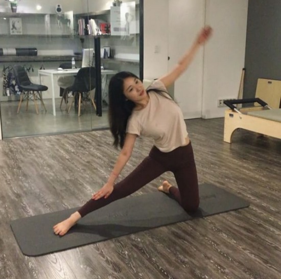 瑜伽美女自拍走紅