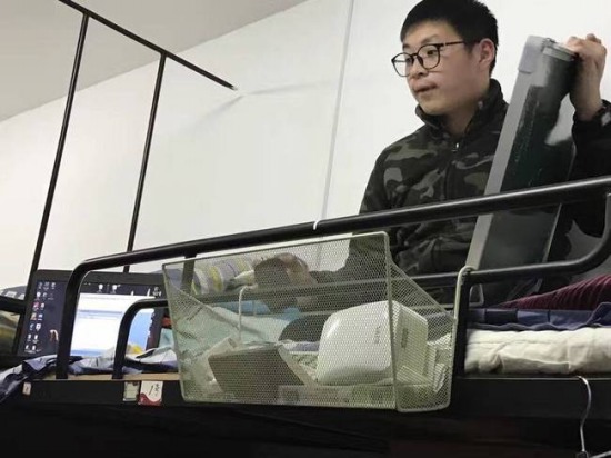 學霸寢室講課走紅