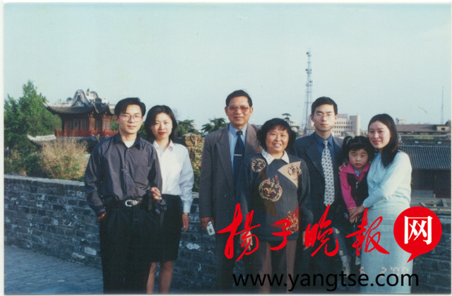 女子曬30年全家福