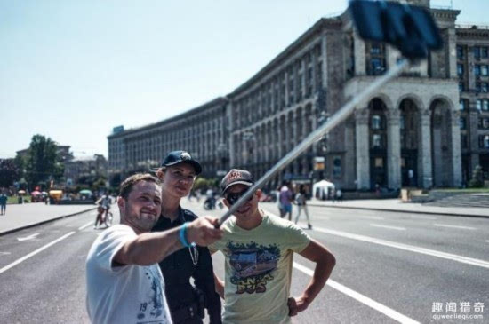 世界顏值最高女警在烏克蘭