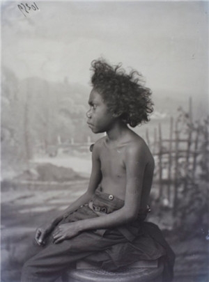 土著被關四處展覽