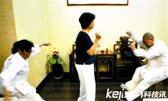 閆芳隔空騙術(shù)被扒