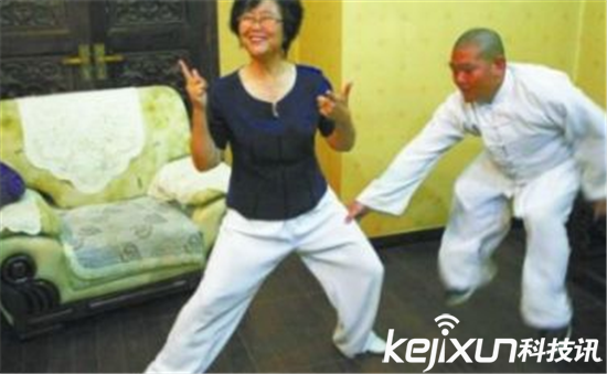 閆芳隔空騙術(shù)被扒