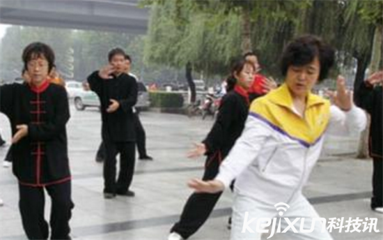 閆芳隔空騙術(shù)被扒