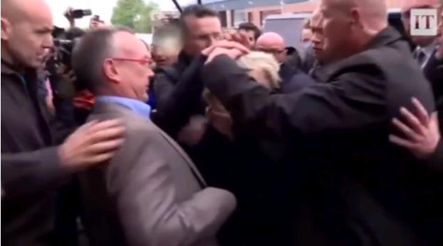 總統拉票遭扔雞蛋