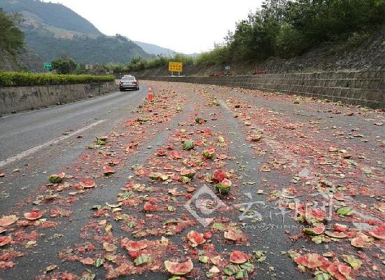 2.5噸西瓜碾成渣