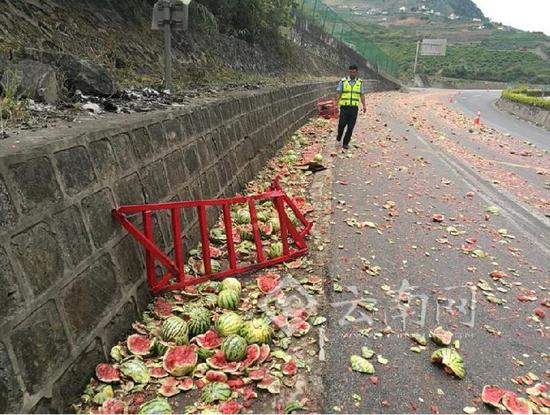 2.5噸西瓜碾成渣