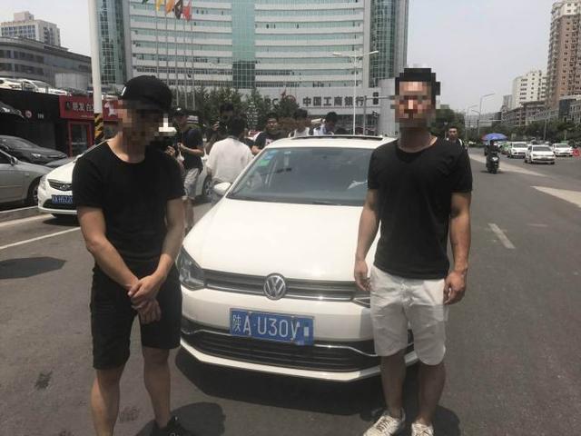 坐車頂兜風(fēng)遭罰