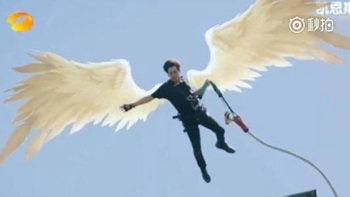 張若昀化蹦極少年 width=