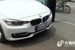 寶馬車掛玩具車牌 扣12分罰款200