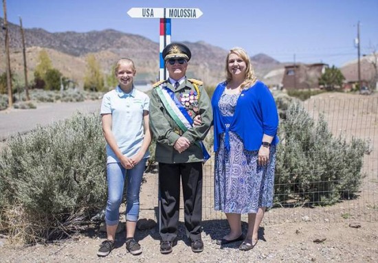 男子建私人國家