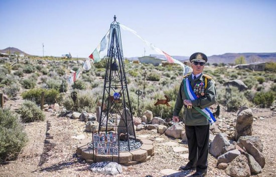 男子建私人國家