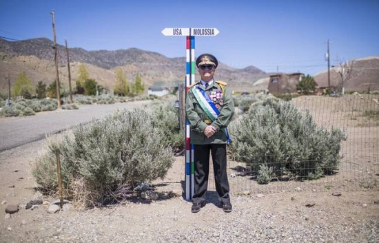 男子建私人國家