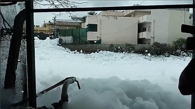 街道驚現有毒泡沫