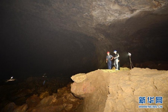 隧道內(nèi)現(xiàn)大型溶洞
