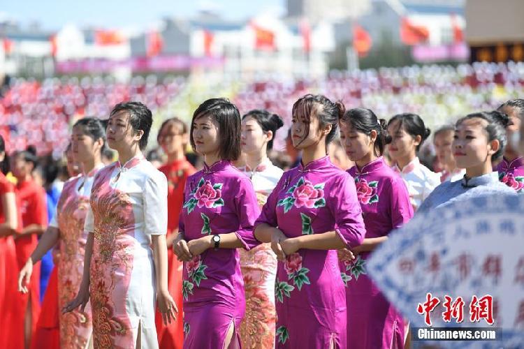 5599人同穿旗袍創吉尼斯世界紀錄