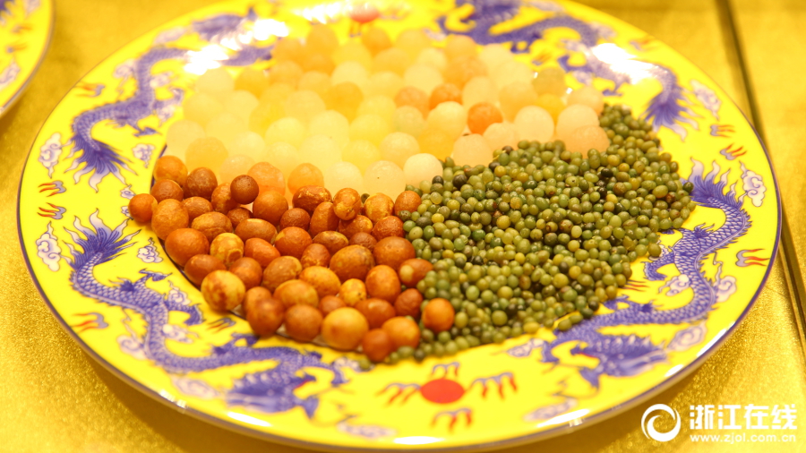 奇石烹出滿漢全席