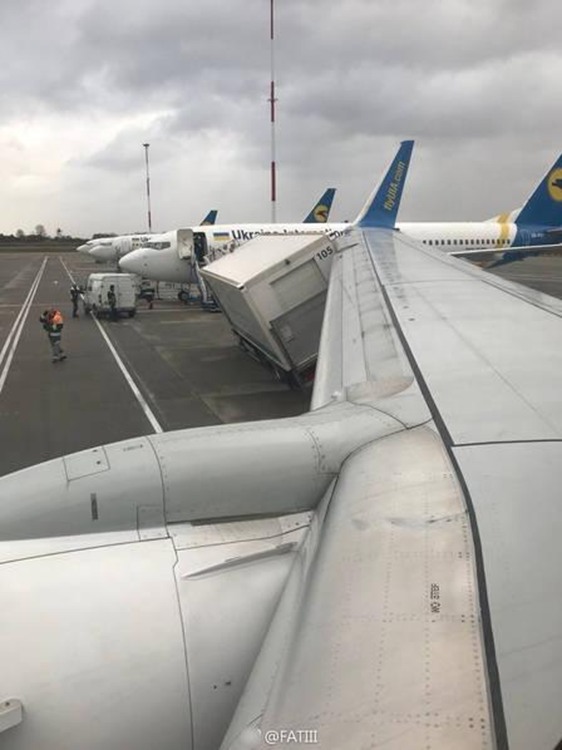 烏克蘭飛機撞餐車