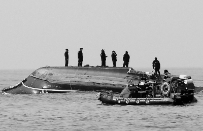 韓漁船與油輪相撞造成13人死亡2人失蹤