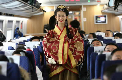 動(dòng)妹兒披漢服走秀 西成